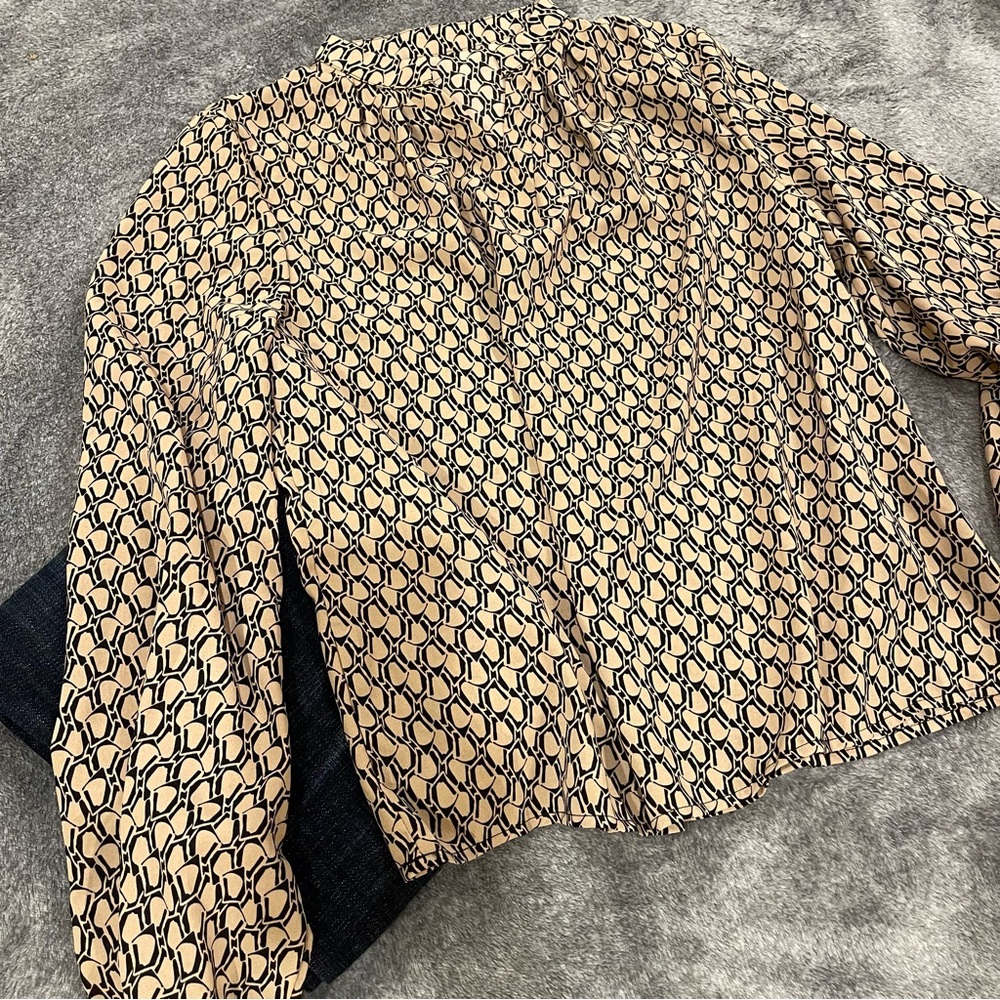 Chic Geometric Pattern Blouse - Picture 2 of 7